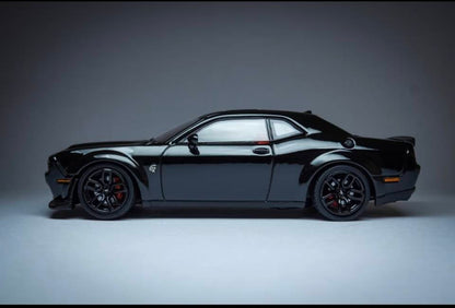 SH 1:64 Challengr SRT Hellcat Pitch Black Opening Hood Diecast Model Car Limited Collection
