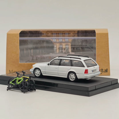 Tout nouveau Mortal 1:64 Mercedes-Benz S124 Travel Diecast Toys Modèles Collection Cadeaux Blanc/Noir 
