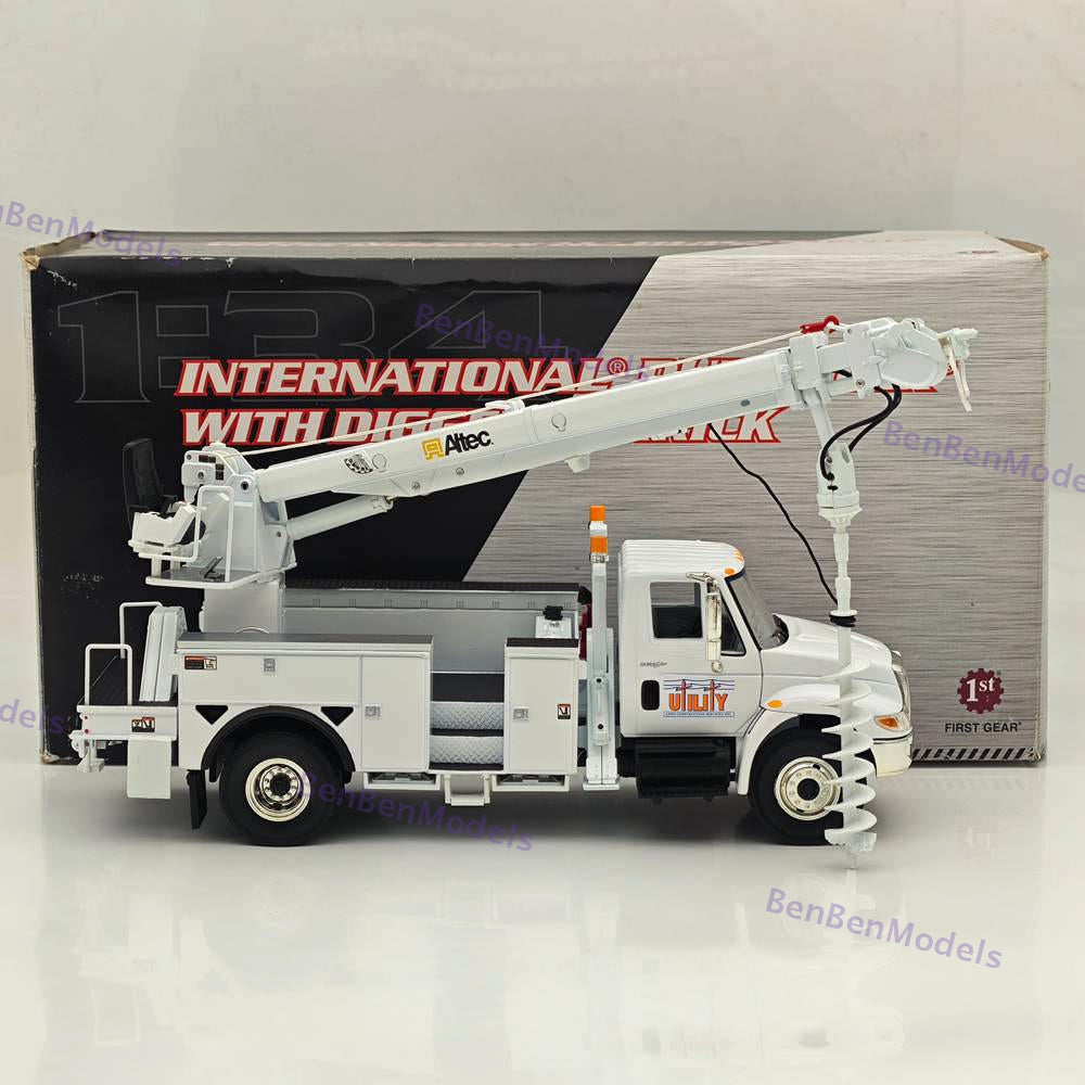1/34 FIRST lnternational DuraStar Digger Derrick White DIECAST Model 10-4057