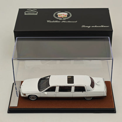 XiaoGuang 1/64 Fleetwood extended edition White Alloy Diecast Models Car Collection