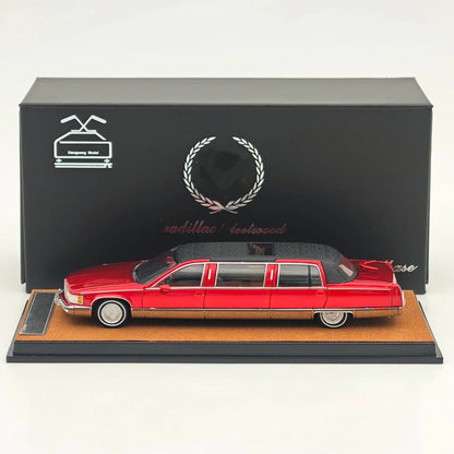 XiaoGuang 1:64 Scale Fleetwood Limousine Diecast Car Model Limited Edition Collection