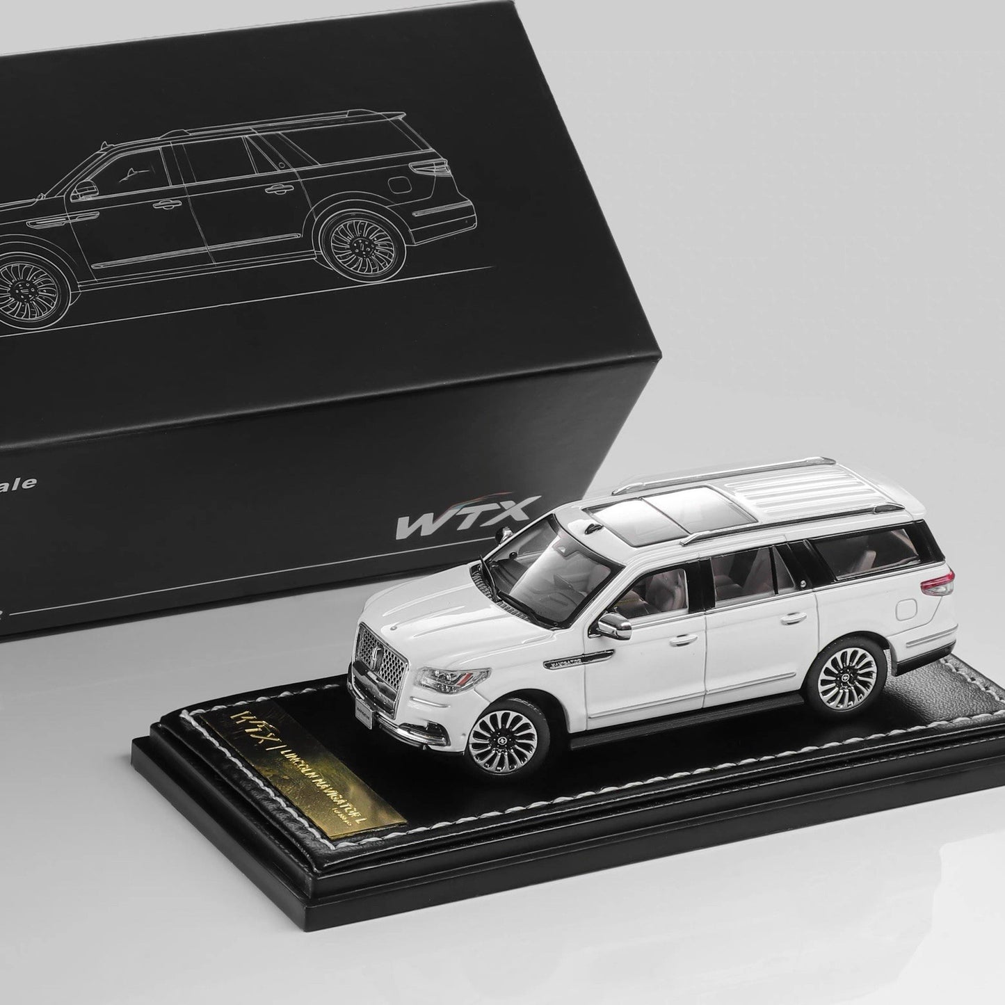WTX 1:64 Navigator L SUV Model, Retractable Step, Suspension, Steering, Diecast Car Models White/Black