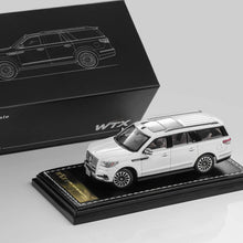 WTX 1:64 Navigator L SUV Model, Retractable Step, Suspension, Steering, Diecast Car Models White/Black