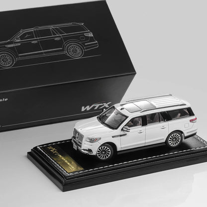 WTX 1:64 Navigator L SUV Model, Retractable Step, Suspension, Steering, Diecast Car Models White/Black