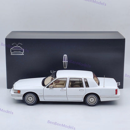 1/18 Lincoln Towncar V8 1993-1995 Super Diecast Models Car White - Leather seat