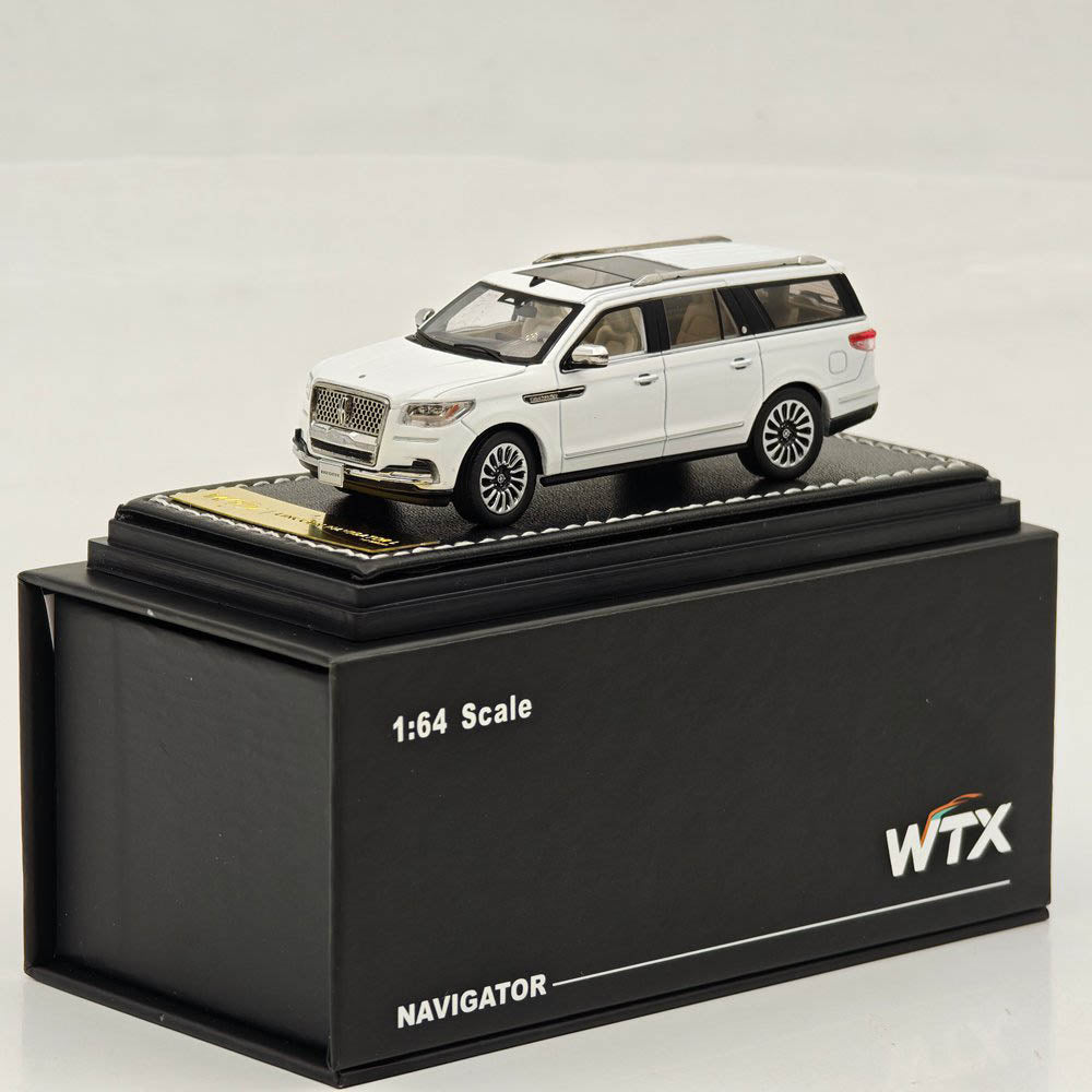 1:64 Navigator L SUV Model, Retractable Step Suspension Steering White/Black WTX