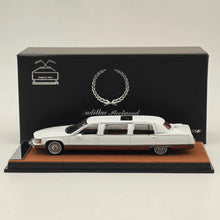 XiaoGuang 1/64 Fleetwood extended edition White Alloy Diecast Models Car Collection