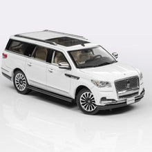 WTX 1:64 Navigator L SUV Model, Retractable Step, Suspension, Steering, Diecast Car Models White/Black