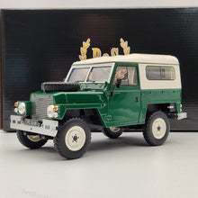 BOS Models 1:18 Land Rover Light weight Series III Hard Top Green 1973 BOS355