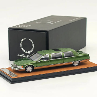 XiaoGuang 1:64 Scale Fleetwood Limousine Diecast Car Model Limited Edition Collection