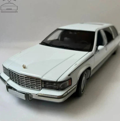 XiaoGuang 1:18 Fleetwood Extended White Classic Luxury Sedan Diecast Model Car Collectible Gifts