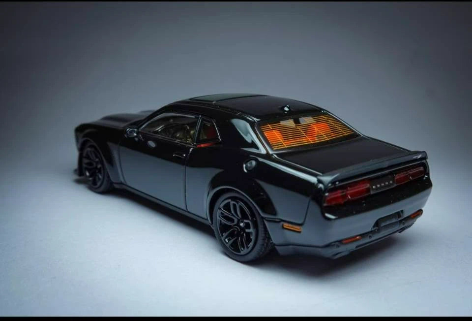 SH 1:64 Challengr SRT Hellcat Pitch Black Opening Hood Diecast Model Car Limited Collection