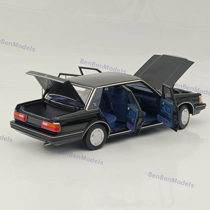 1/18 Toyota Crown Seventh Generation MS122 Black / Blue Interior Diecast