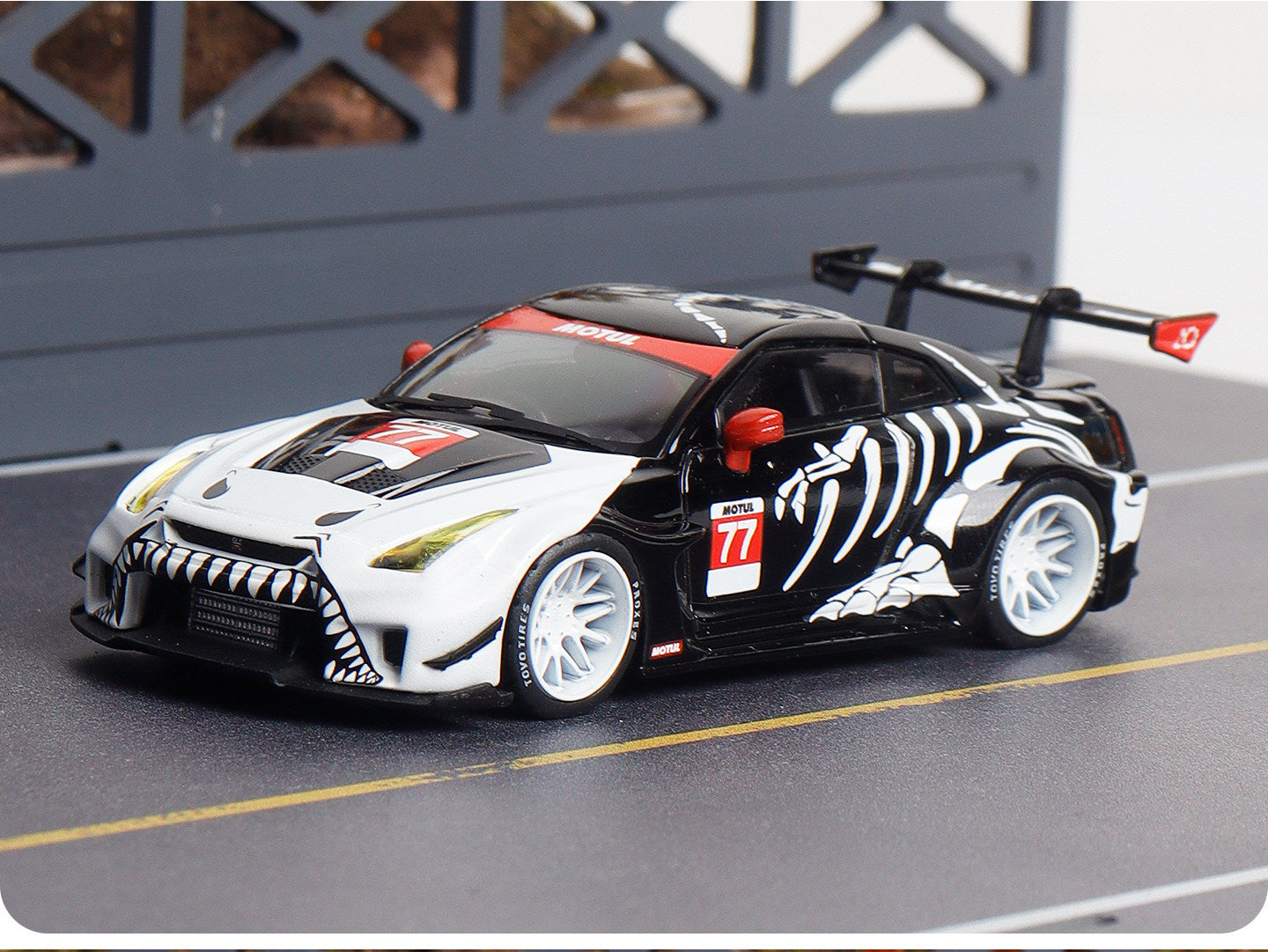 Decode 1:64 35gr-rr Bone Dragon Painting Gtr35 Alloy Diecast Car Model Collection Gifts