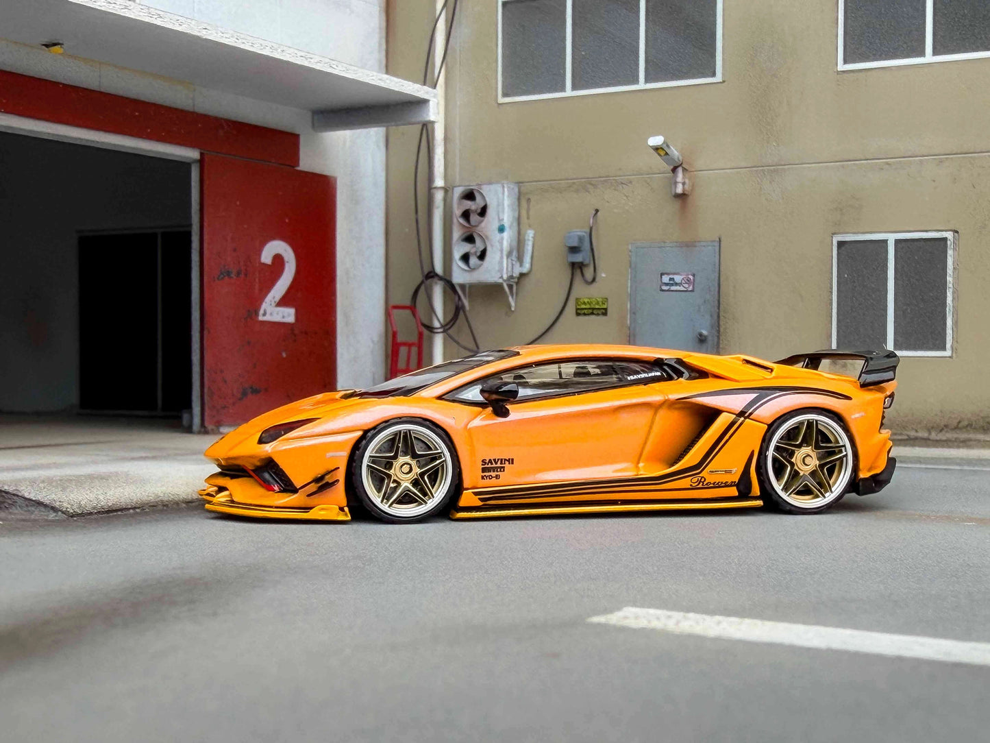 Rotating Wheel 1:64 Aventador S Rowen Supercar Yellow Diecast Alloy Collectible Model Car