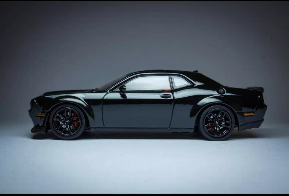 SH 1:64 Challengr SRT Hellcat Pitch Black Opening Hood Diecast Model Car Limited Collection