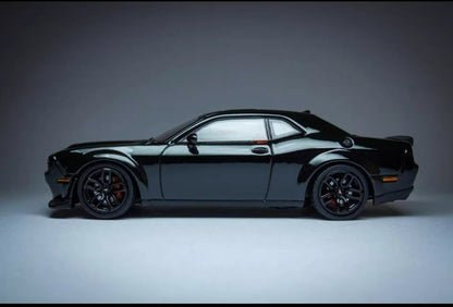 SH 1:64 Challengr SRT Hellcat Pitch Black Opening Hood Diecast Model Car Limited Collection