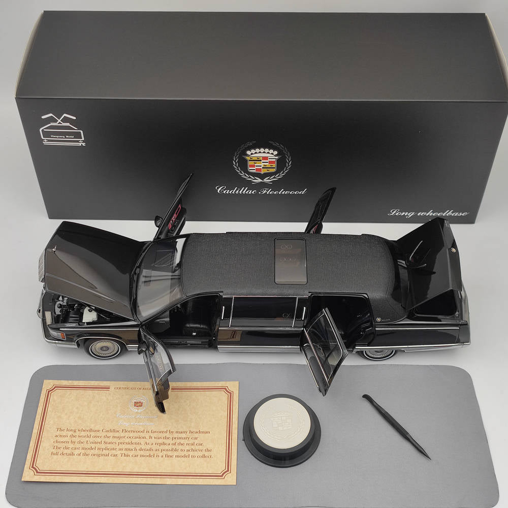 GM 1:18 Cadillac Fleetwood Long Wheelbase - Modèle Moulé Noir - Collection