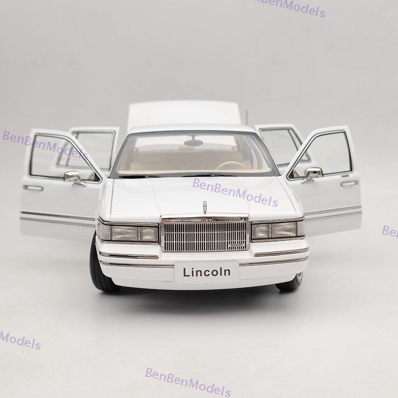 1/18 Lincoln Towncar V8 1993-1995 Super Diecast Models Car White - Leather seat
