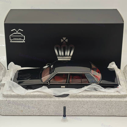 1/18 Toyota Crown Seventh Generation MS122 Black /Red Interior Diecast Model Car
