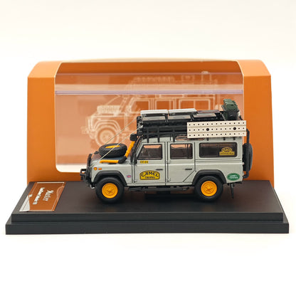 Master 1:64 Land Rover Defender 110 Camel Cup Special Edition Diecast Toys Car Models Miniature Hobby Collectible Gifts With Accessories