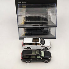 1:64 Navigator L SUV Model, Retractable Step Suspension Steering White/Black WTX
