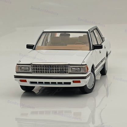 1/18 Toyota Crown Seventh Generation MS122 White Beige Diecast Model Car
