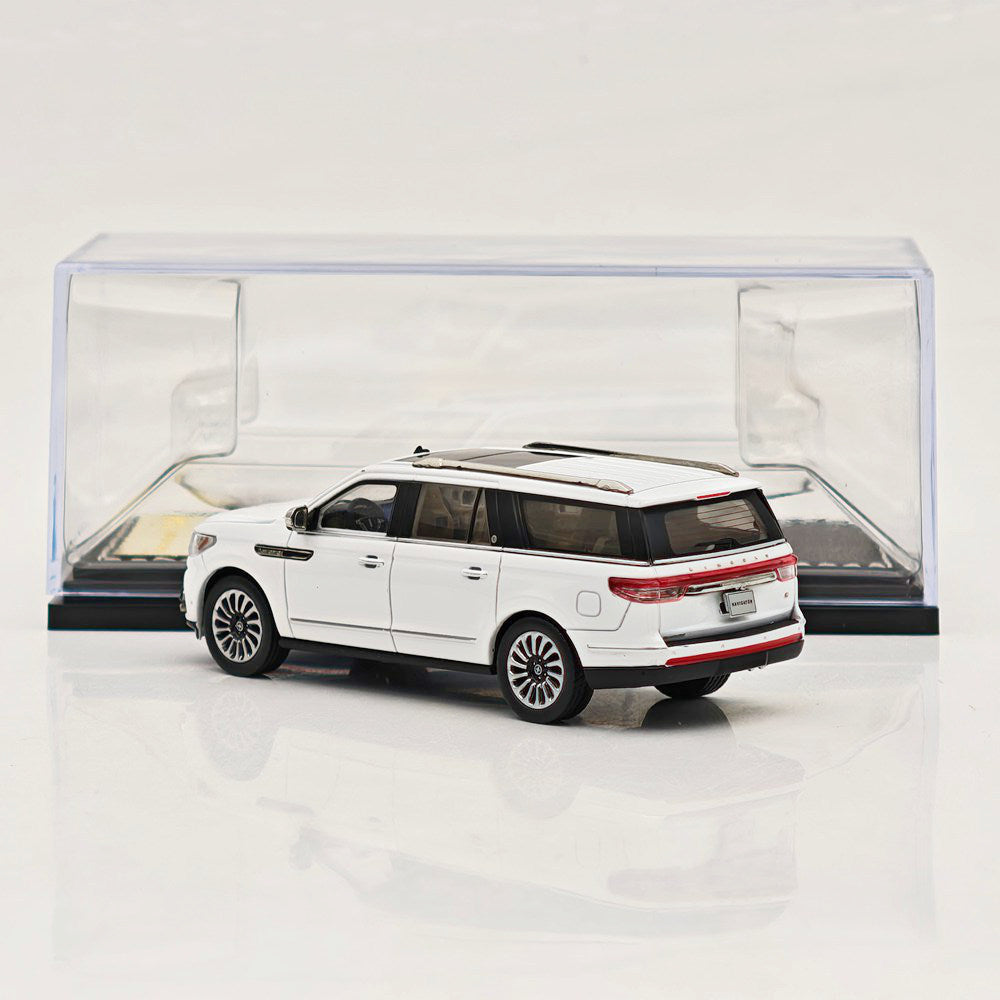 1:64 Navigator L SUV Model, Retractable Step Suspension Steering White/Black WTX