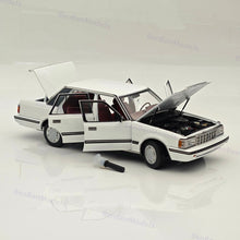 1/18 Toyota Crown MS122 7th gen White Red Interior Alloy Diecast Model Car