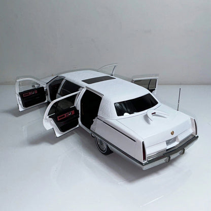 XiaoGuang 1:18 Fleetwood Extended White Classic Luxury Sedan Diecast Model Car Collectible Gifts