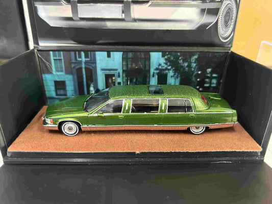 XiaoGuang 1:64 Fleetwood Limousine Green Diecast Collectible Model Car