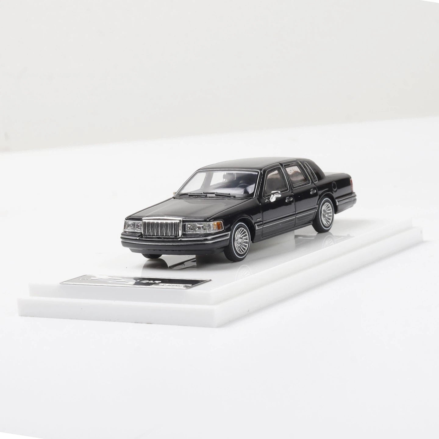 MK 1:64 Town Limousine Replica Alloy Toys Car Model Ideal for Collection Gift