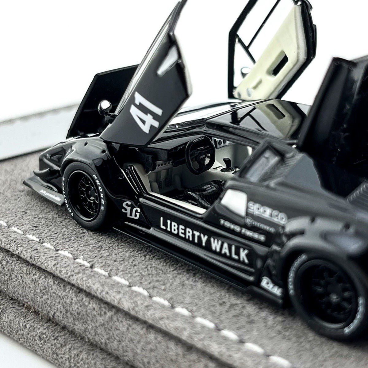 Topart 1:64 LBWK Lamborghini Countach #41 Diecast Alloy