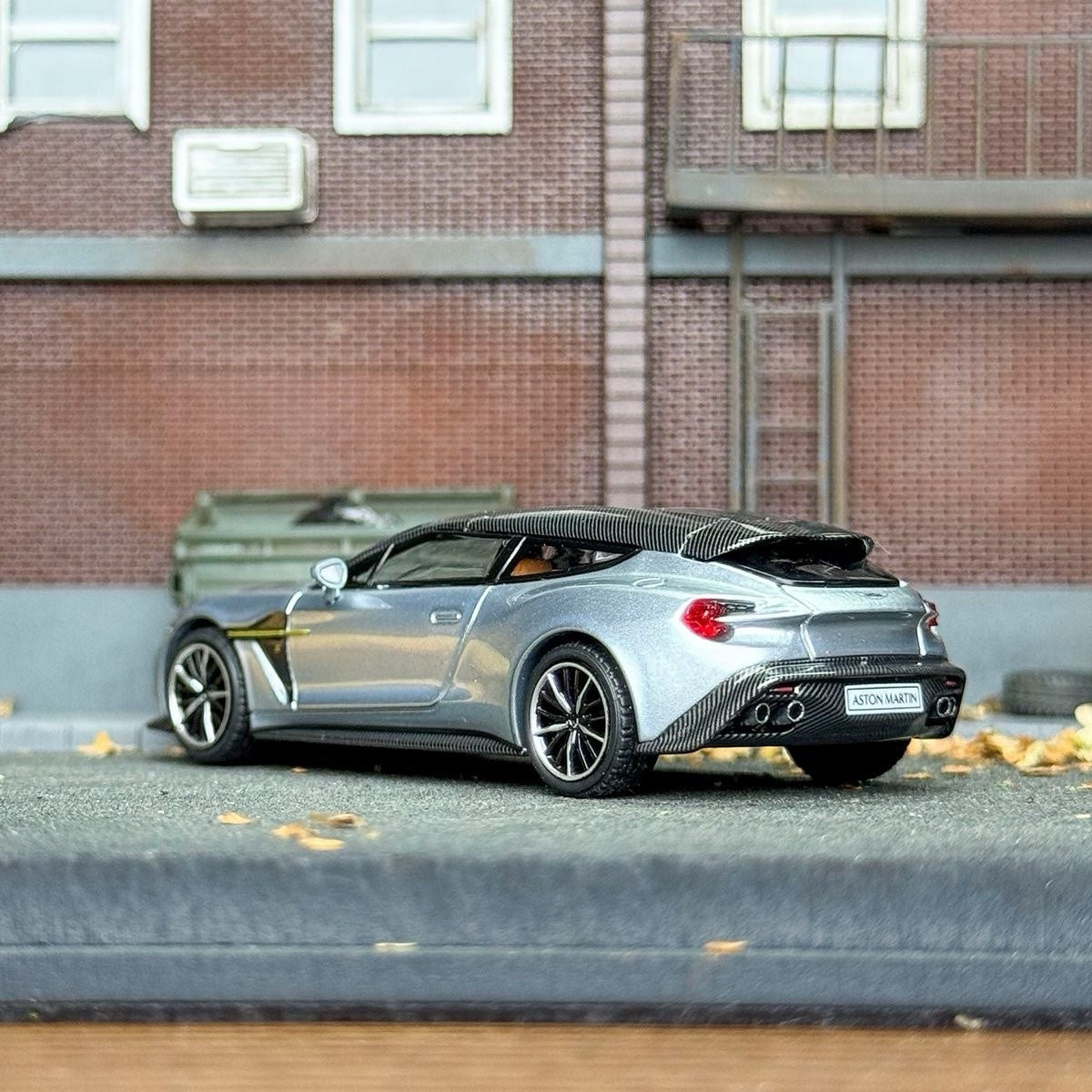 KING MODEL 1:64 Aston Martin Vanquish Zagato Shooting Brake Diecast Toys Car Model Gifts
