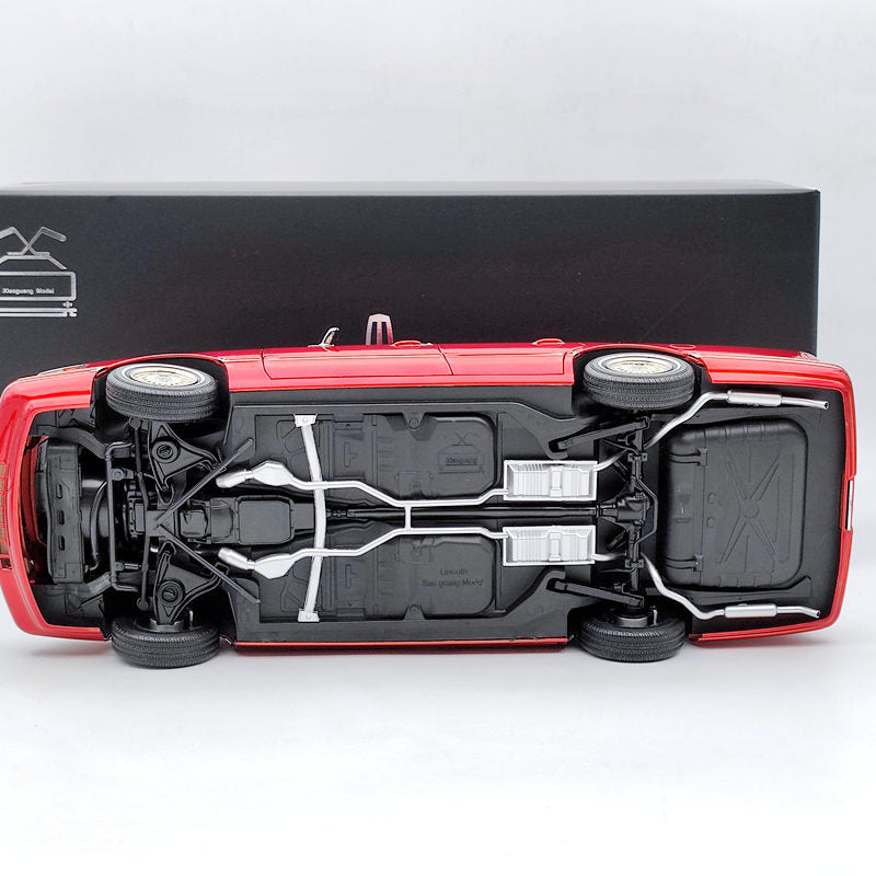 1/18 Lincoln Towncar V8 1993-1995 Super Diecast model (Leather seat) Red