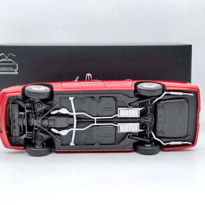 1/18 Lincoln Towncar V8 1993-1995 Super Diecast model (Leather seat) Red