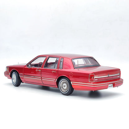 1/18 Lincoln Towncar V8 1993-1995 Super Diecast model (Leather seat) Red