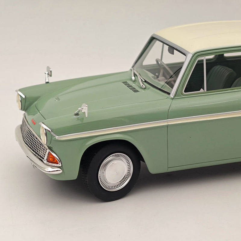 1:18 CULT Ford Anglia 105E 1961 green white CML111-2 Resin Model Car Limited