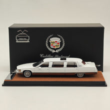 XiaoGuang 1/64 Fleetwood extended edition White Alloy Diecast Models Car Collection