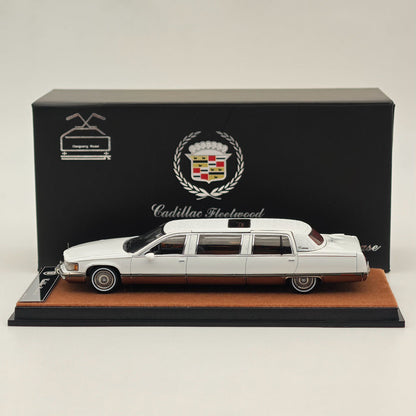 XiaoGuang 1/64 Fleetwood extended edition White Alloy Diecast Models Car Collection