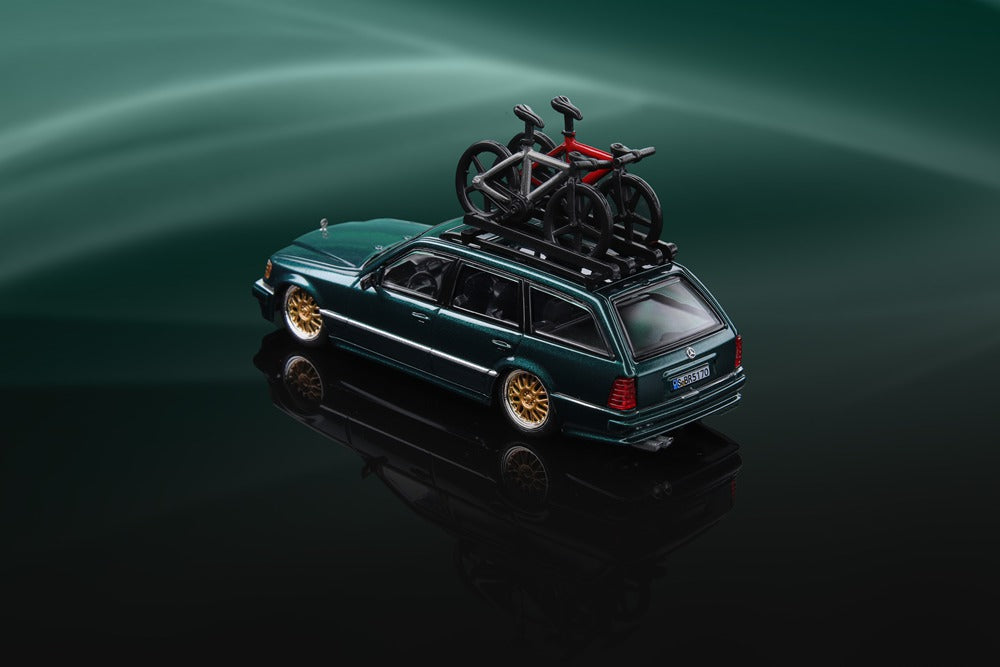 Voiture Mercedes-Benz S124 Wagon moulée sous pression à l'échelle 1:64, modèle réduit, collection, cadeaux, noir/vert 
