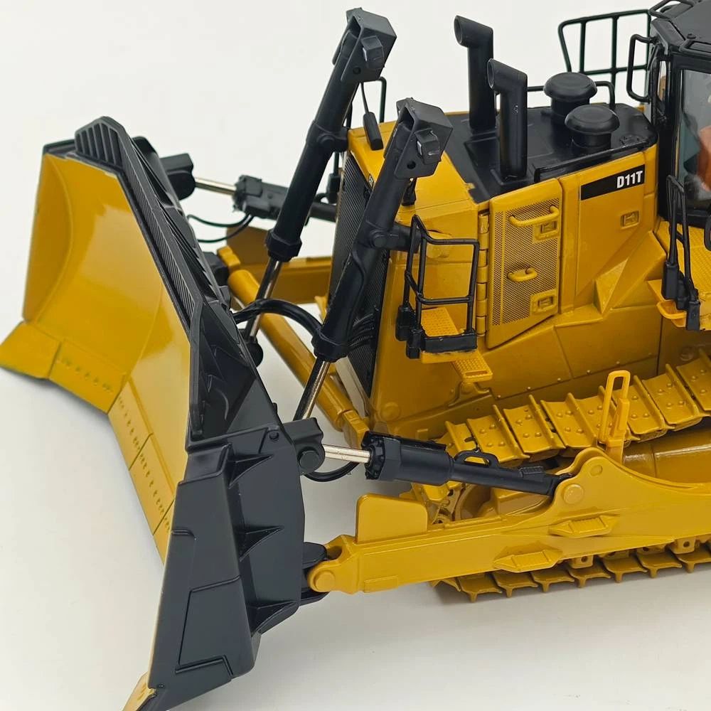 D11T Track-Type Tractor JEL Design Diecast Model 1:50 Diecast Masters 85565