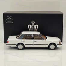 1/18 Toyota Crown Seventh Generation MS122 White Beige Diecast Model Car