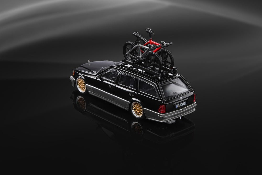 Voiture Mercedes-Benz S124 Wagon moulée sous pression à l'échelle 1:64, modèle réduit, collection, cadeaux, noir/vert 