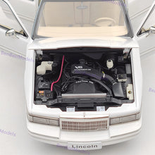1/18 Lincoln Towncar V8 1993-1995 Super Diecast Models Car White - Leather seat