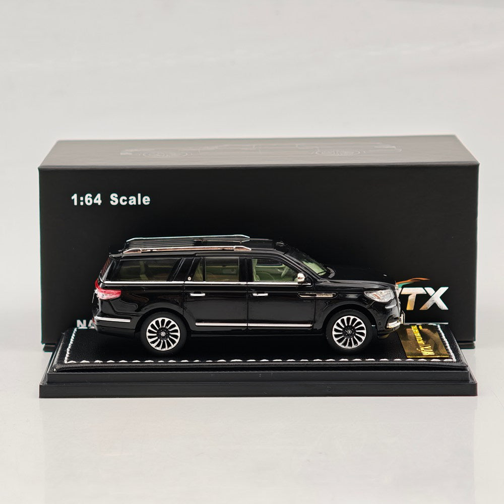 1:64 Navigator L SUV Model, Retractable Step Suspension Steering White/Black WTX