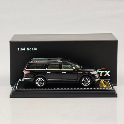 1:64 Navigator L SUV Model, Retractable Step Suspension Steering White/Black WTX