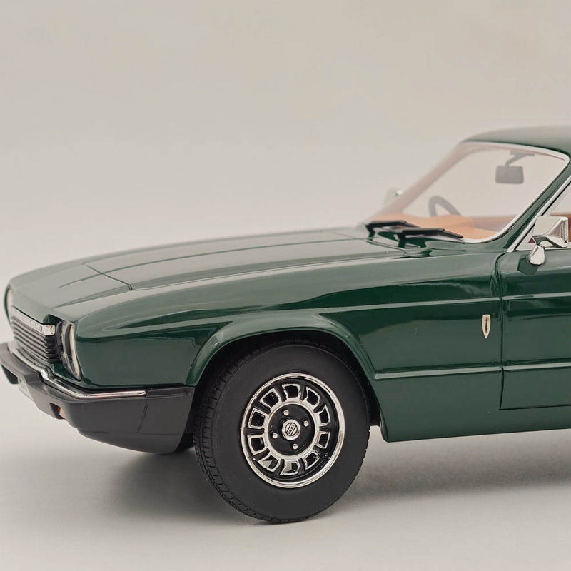 1:18 CULT Reliant Scimitar GTE green 1976 CML135-2 Resin Model Car Limited