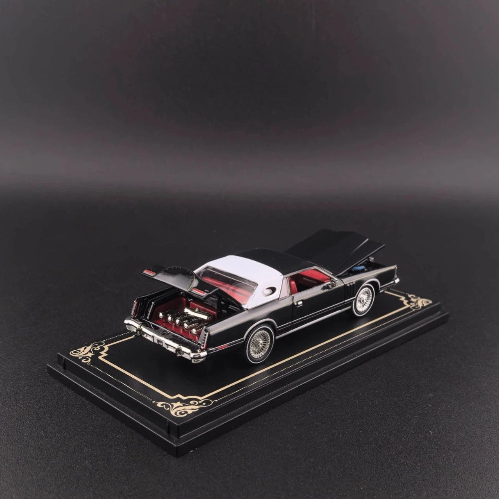 Fine Works 64 1/64 Continental 1979 lowrider alloy car model with front and rear covers that can be opened