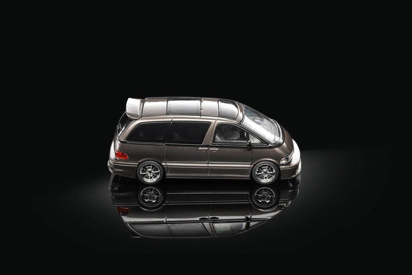 MORTAL 1:64 Classic MPV Previa Van Brown Diecast Toys Model Car Collection Gifts